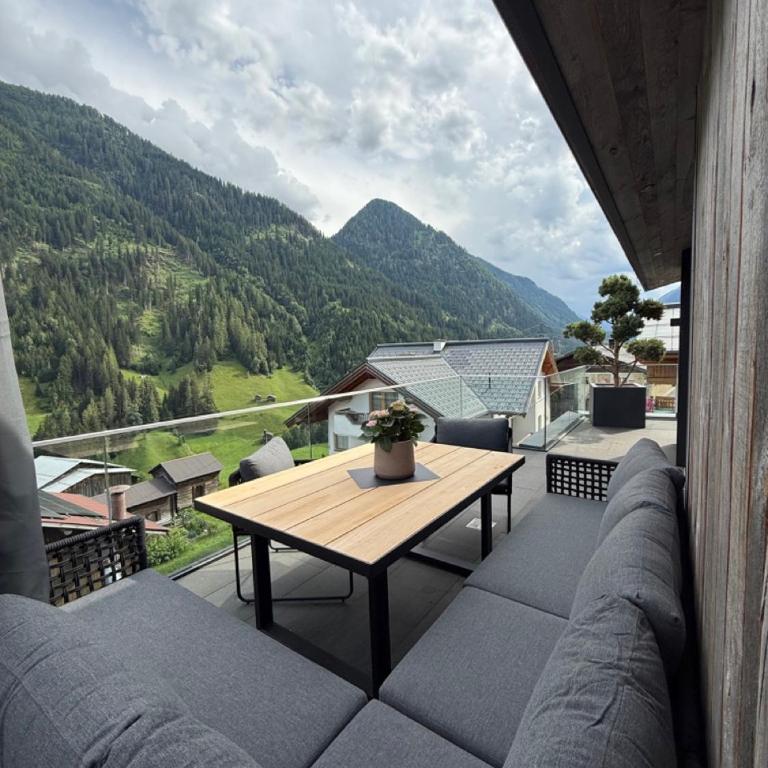 Mountain Chalet Kappl - Luxury - Near Ischgl - Panorama Mountain View - Penthouse & Chalets - Deluxe Suite - 33