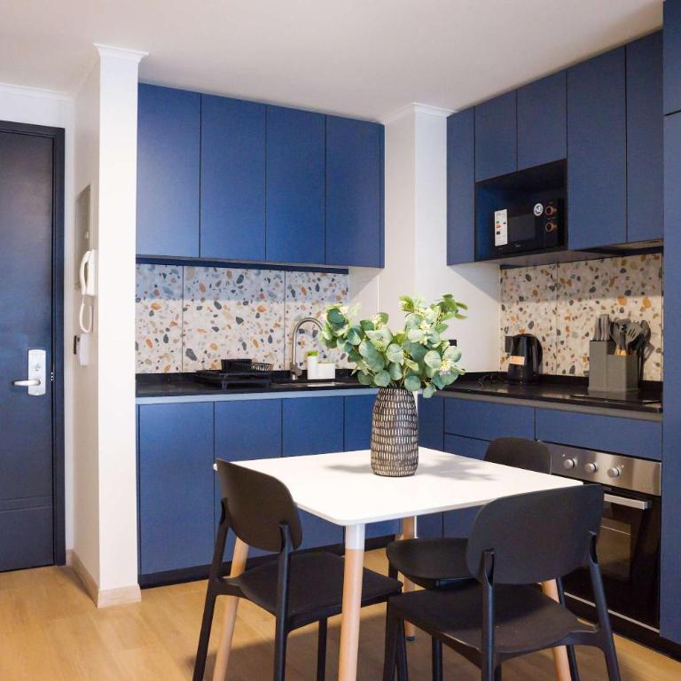 Chic 1BR Oasis for 3 in Bustling Las Condes - Apartment - 3