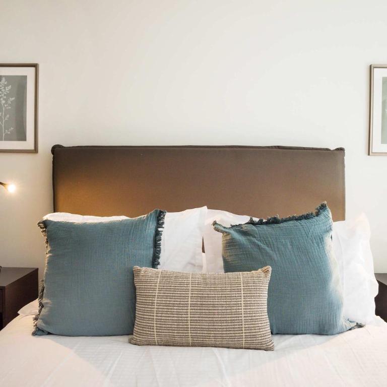 Chic 1BR Oasis for 3 in Bustling Las Condes - Apartment - 2