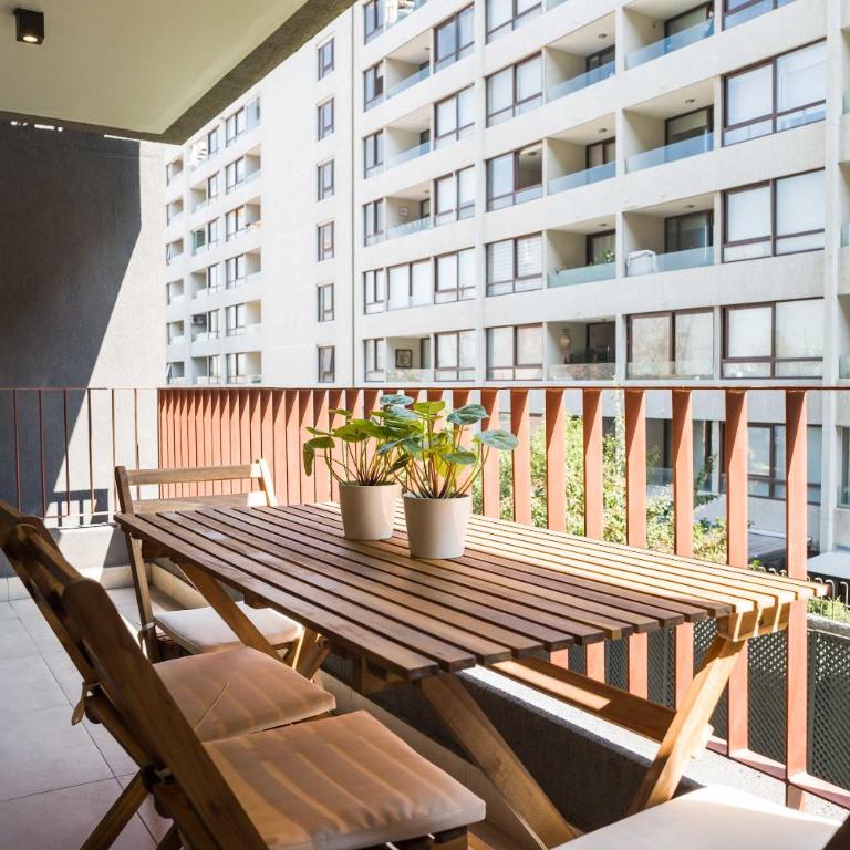 Chic 1BR Oasis for 3 in Bustling Las Condes - Apartment - 7