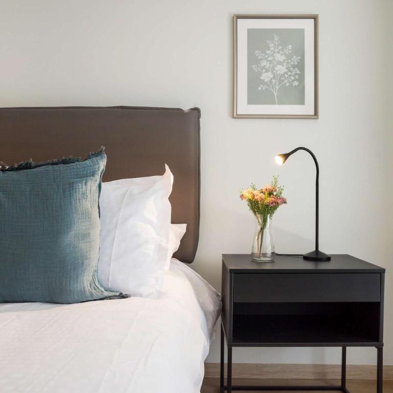 Chic 1BR Oasis for 3 in Bustling Las Condes - Apartment - 16
