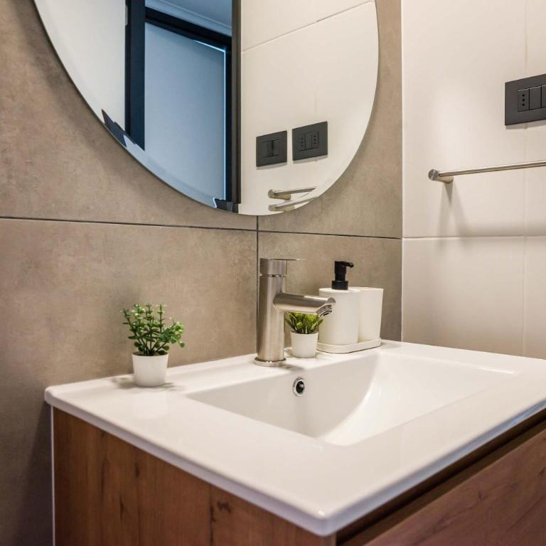 Full Stylish 2BR Oasis for 5 in Lively Las Condes - Apartment - 32