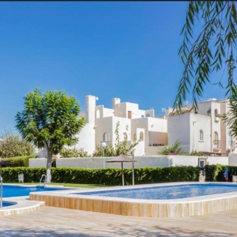 ALQUILER VACACIONAl TORREVIEJA - Casa de 2 dormitorios - 2