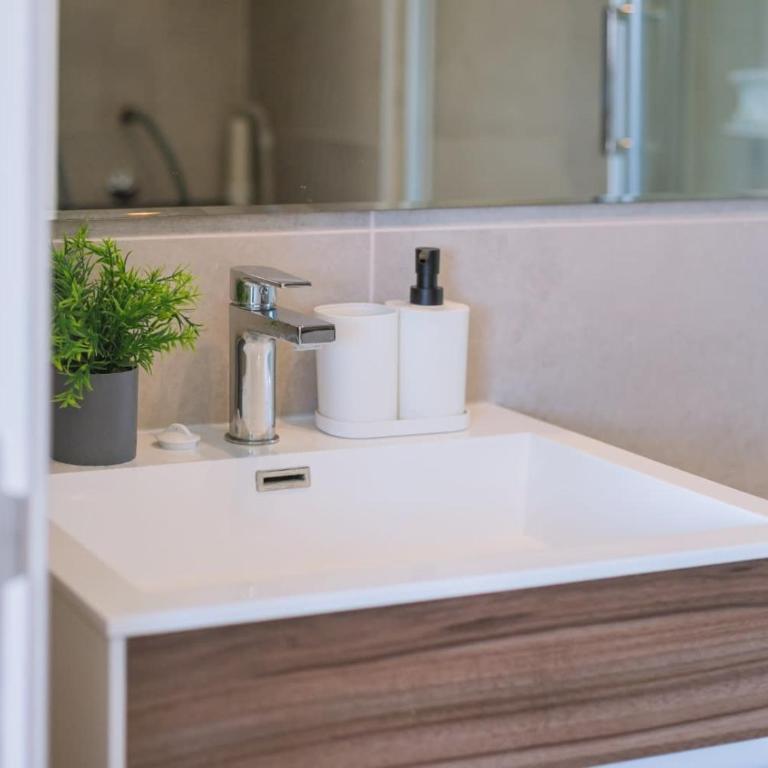 Discover the authentic energy of Barrio Italia - Apartment - 13