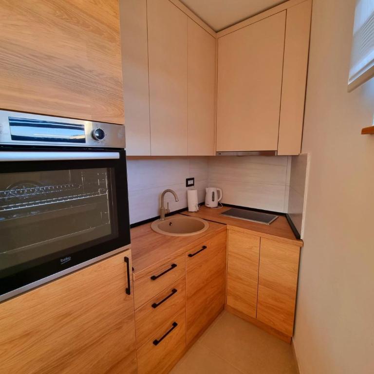 Leonardo 83 - One-Bedroom Apartment - 5