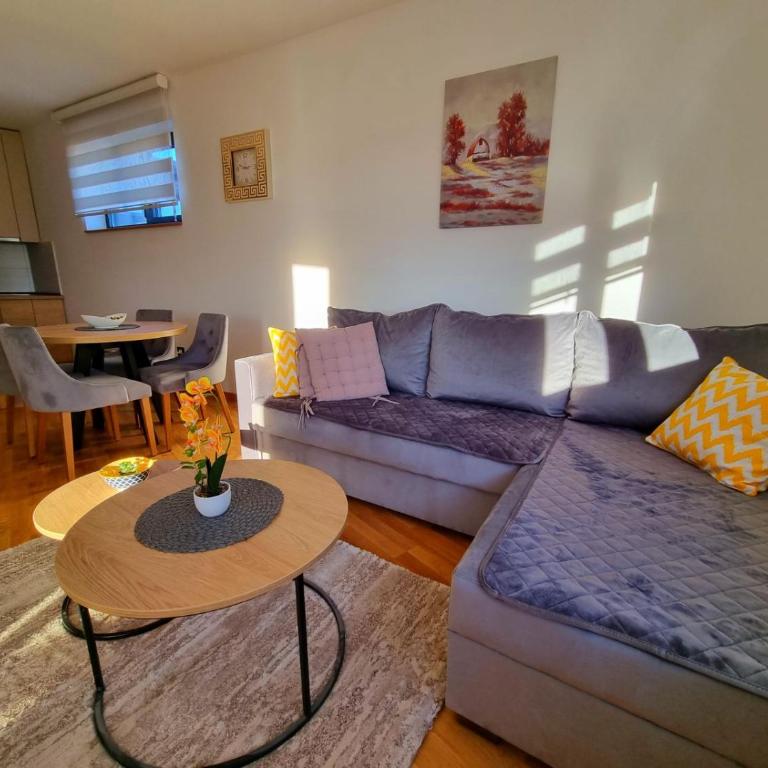 Leonardo 83 - One-Bedroom Apartment - 11