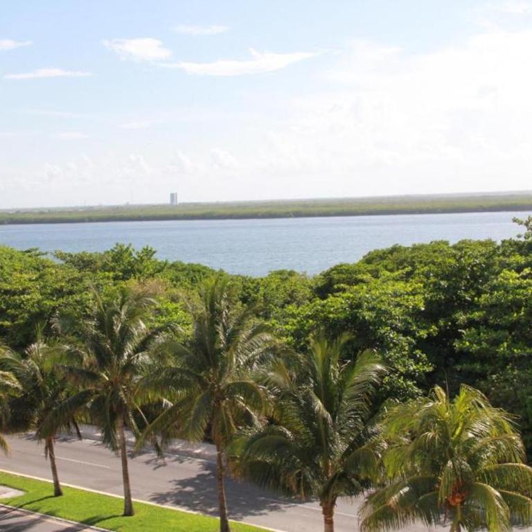 Beach suite with lagoon view in Cancun - One-Bedroom Apartment - 16