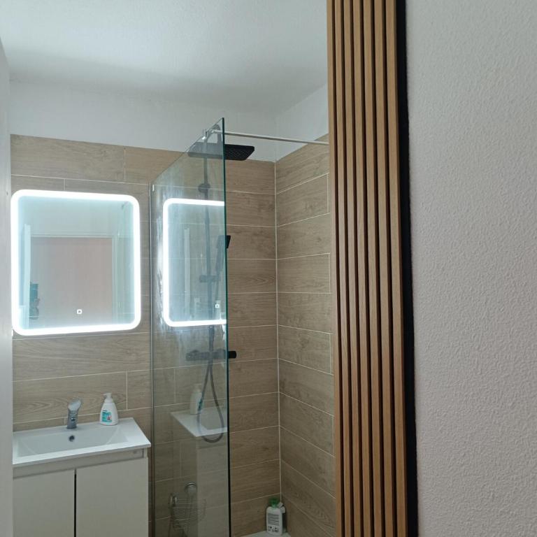 Beautiful apartment with direct beach access - One-Bedroom Apartment - 9