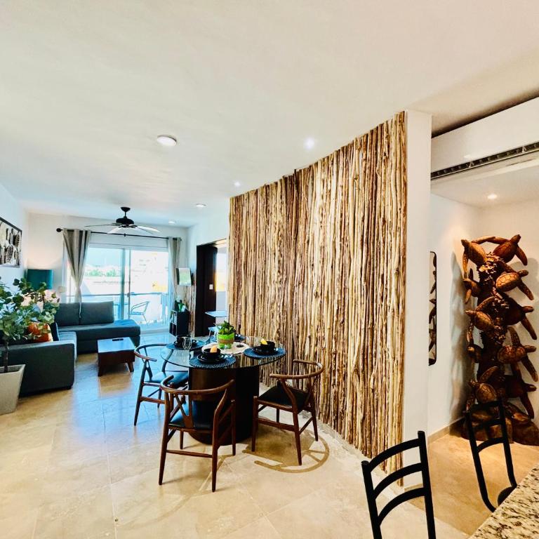 Stylish Central 2BR 2BA Rooftop Pool & Sea Views - Two-Bedroom Apartment - 13