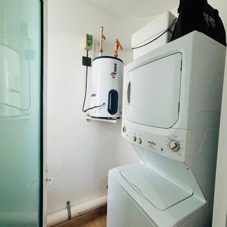 Stylish Central 2BR 2BA Rooftop Pool & Sea Views - Two-Bedroom Apartment - 19
