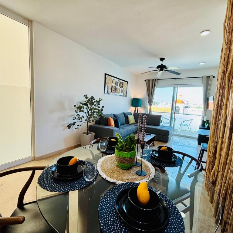 Stylish Central 2BR 2BA Rooftop Pool & Sea Views - Two-Bedroom Apartment - 20