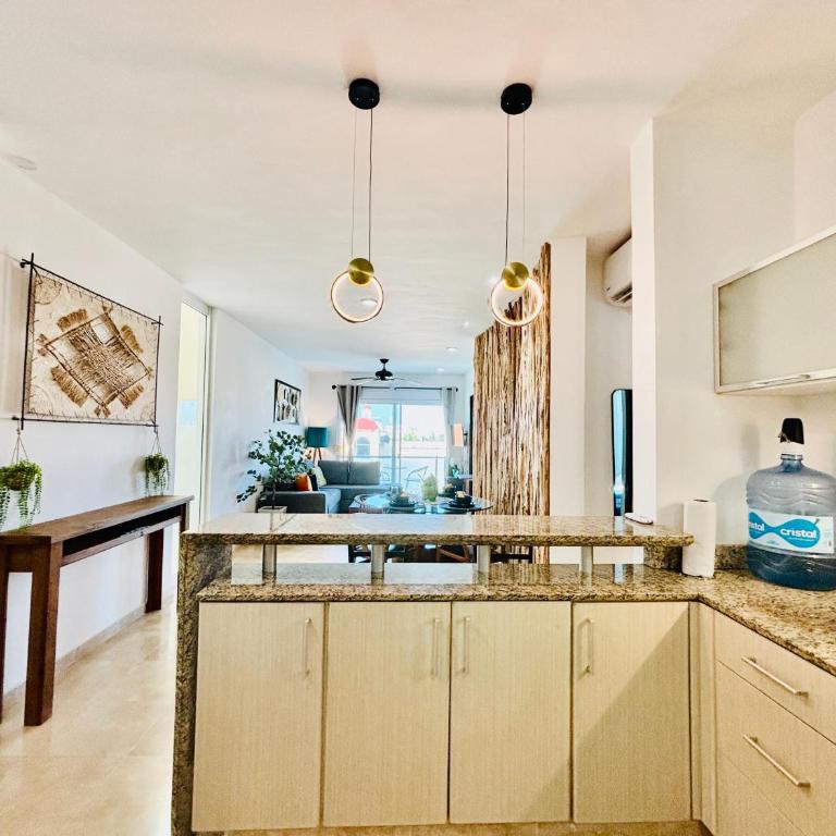 Stylish Central 2BR 2BA Rooftop Pool & Sea Views - Two-Bedroom Apartment - 29