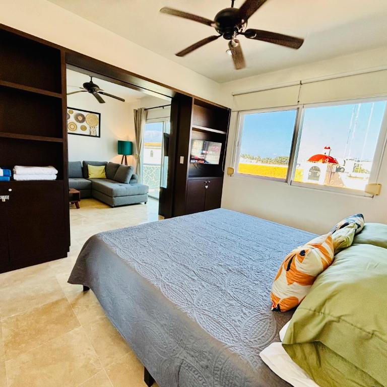 Stylish Central 2BR 2BA Rooftop Pool & Sea Views - Two-Bedroom Apartment - 30