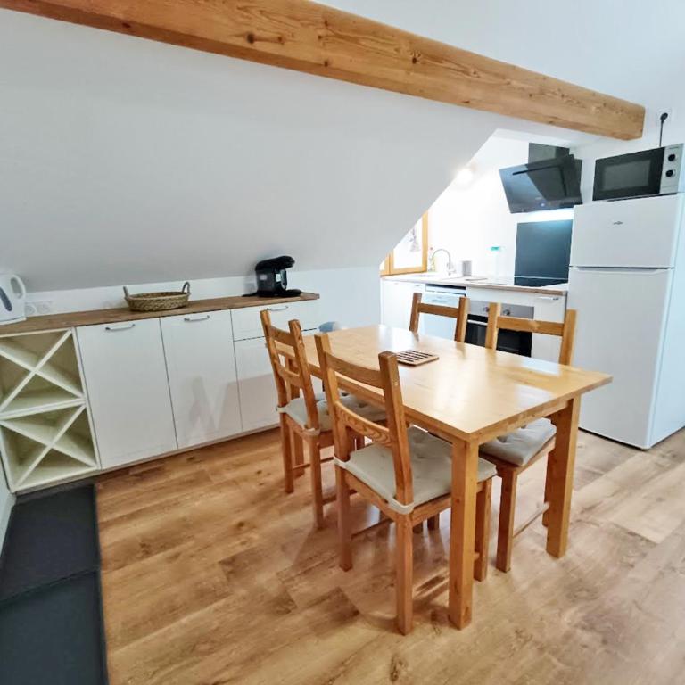 Charanse, T4, wifi, centre Luchon - Appartement 2 Chambres - 2