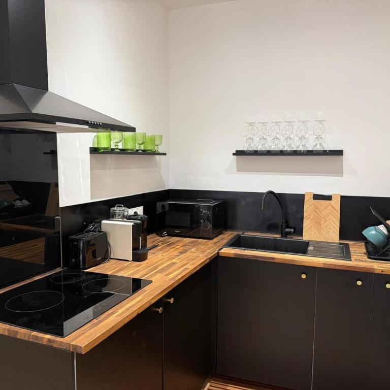 Bel appartement 1er étage climatisé au centre ville de Carpentras - Appartement 1 Chambre - 6