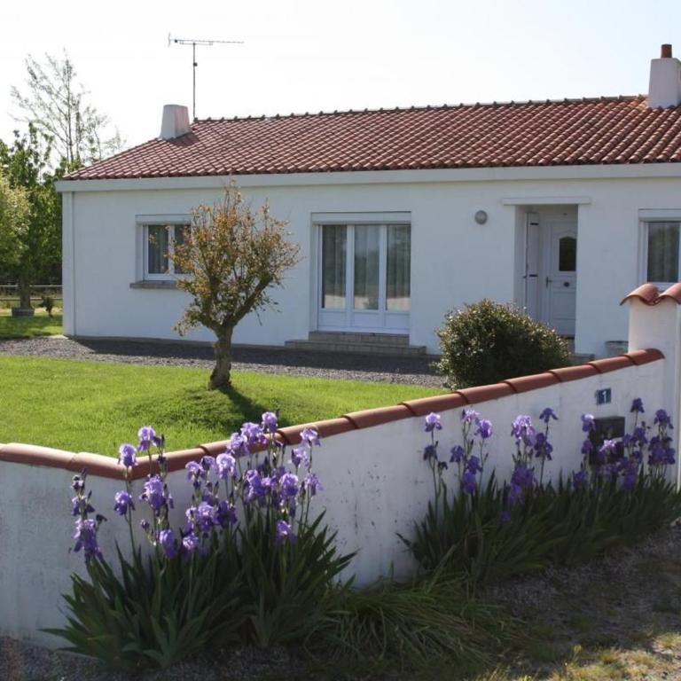 Maison rénovée avec grand jardin, proche des Sables-d'Olonne, 4 chambres, terrasse et Wifi - FR-1-426-187 - Ferienhaus (8 Erwachsene) - 4