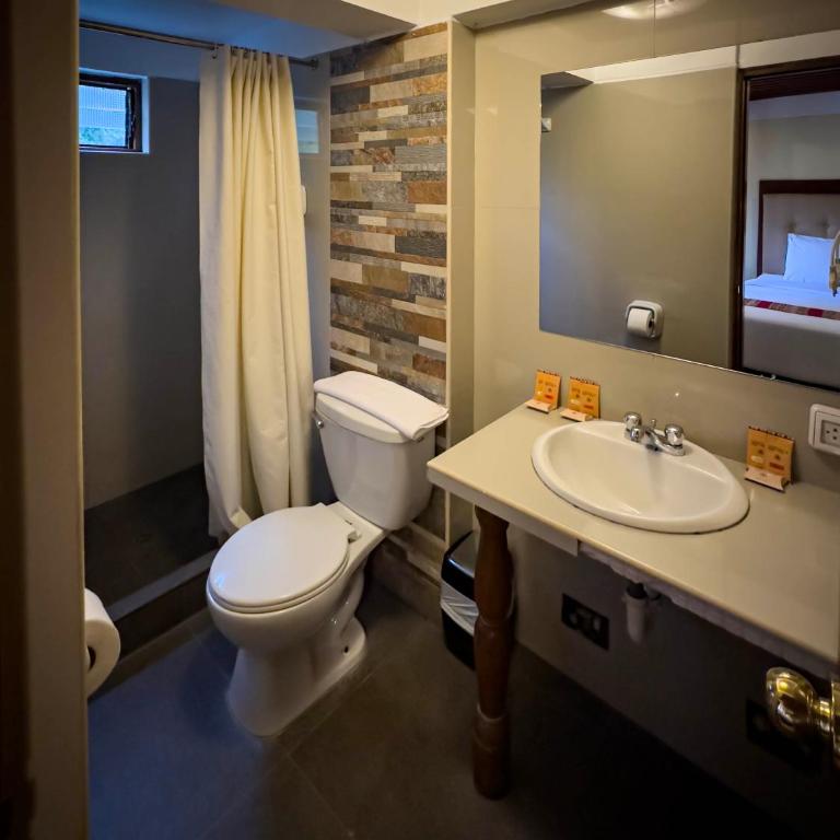 Santuario Machupicchu - Quadruple Room with Balcony - 1
