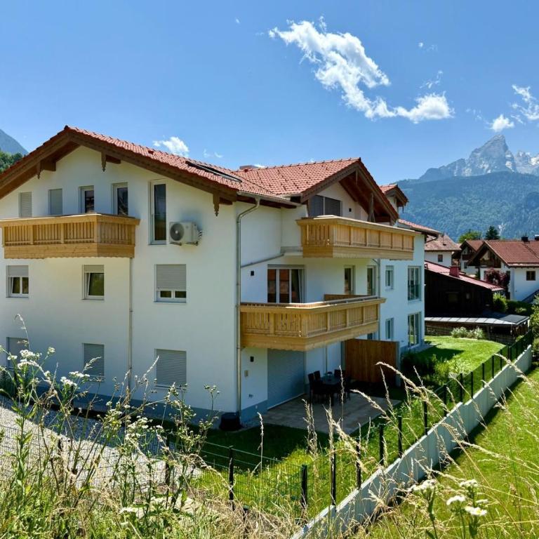 Neubau, Bergpanorama, gute Lage, Tiefgarage - Apartment mit 2 Schlafzimmern - 34