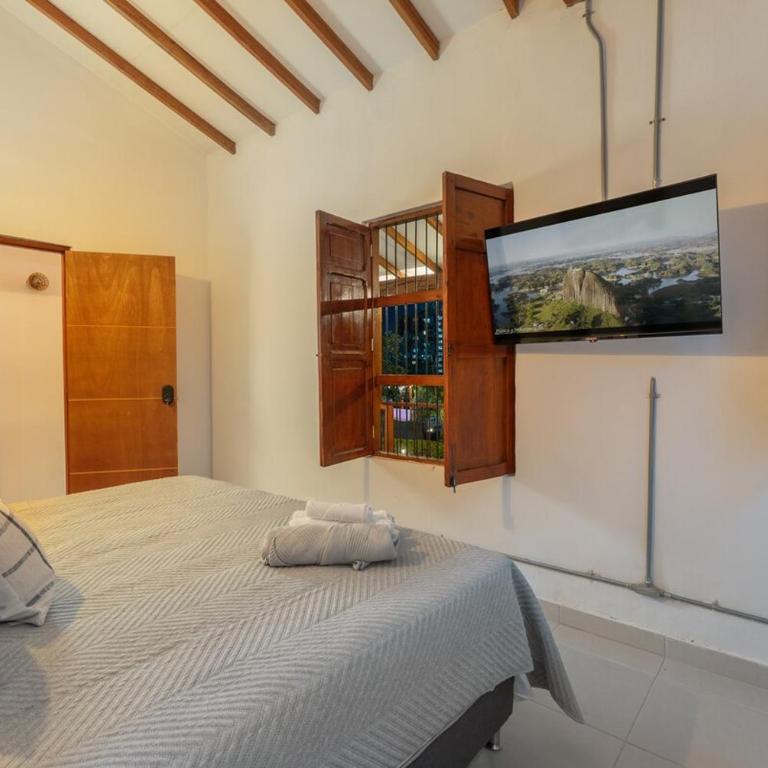 Pool, Views, Sauna, Bar, Fire Pit and 24 HR Security - Seven-Bedroom House - 40