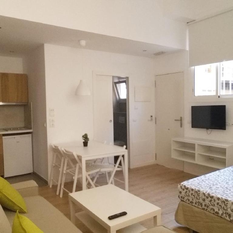 Apartamentos Clavero - Estudio - 1