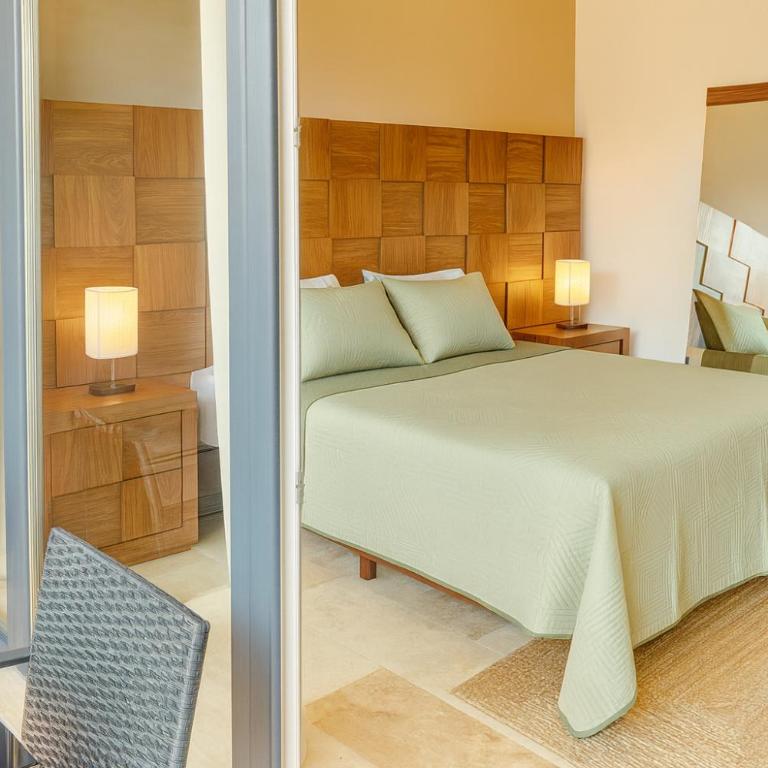 Jungle Guardian - Rooftop Pool & Beach Club in Zona Hotelera Tulum - One-Bedroom Apartment with Balcony and Water View - 5