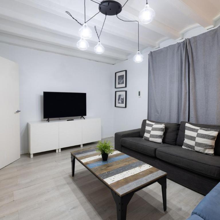 Stay U-nique Roger Llúria - Five-Bedroom Apartment - 31