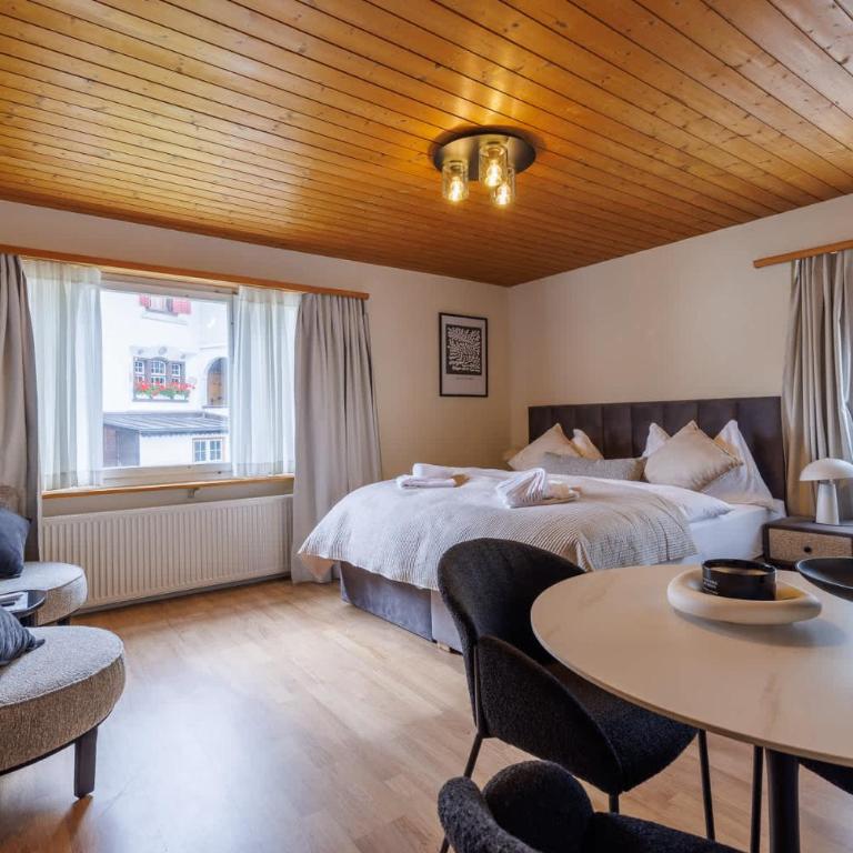 Luxe Davos Studio Central Walk to Lifts - Apartment - 2