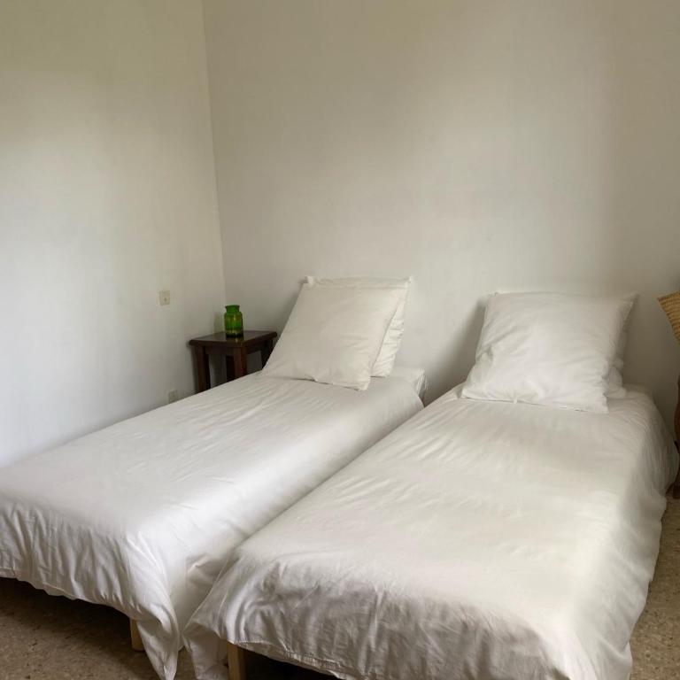 Villa 10 mins a pieds du centre de L Isle sur la Sorgue - Four-Bedroom Vacation Home - 4