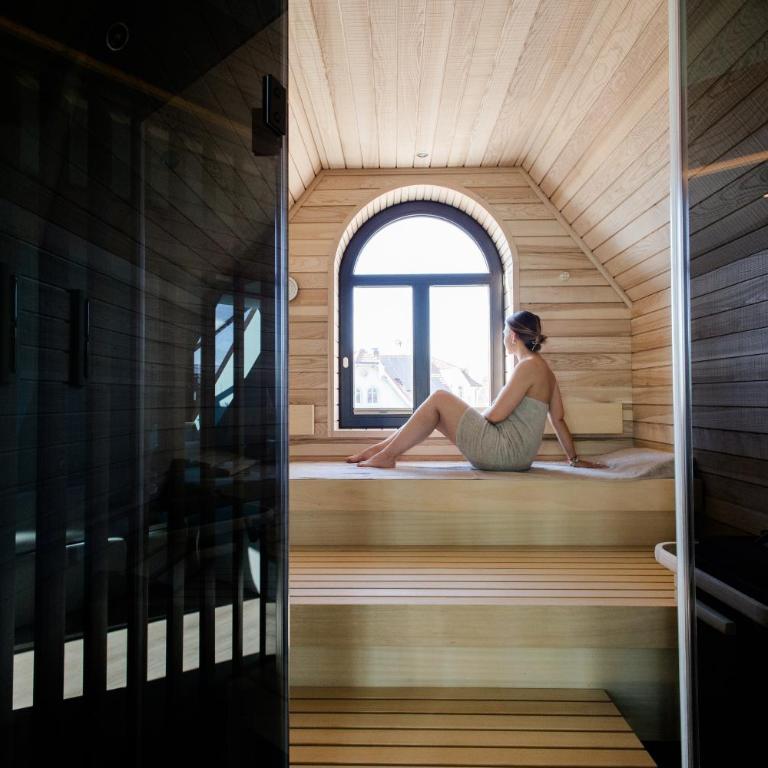 4K - Rooftop-Pool und klimatisierte Zimmer - Superior Doppelzimmer, inklusive Zugang zur Sauna - 3