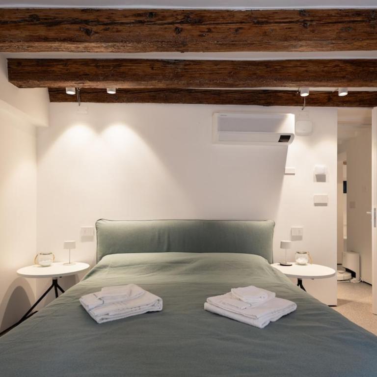 Private Courtyard Peggy Cozy Venice Apartment - One-Bedroom Apartment - 4