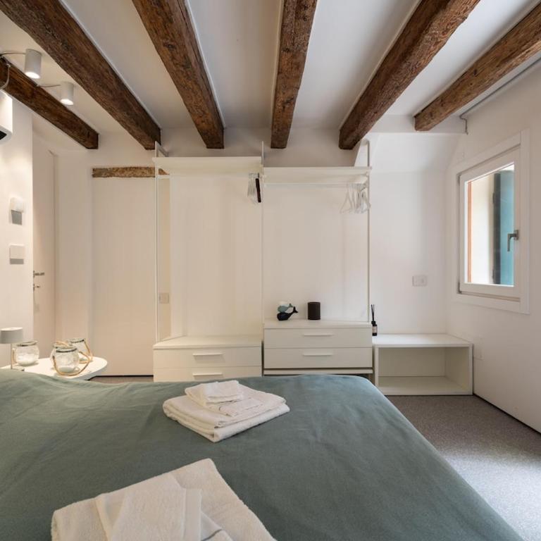 Private Courtyard Peggy Cozy Venice Apartment - One-Bedroom Apartment - 19