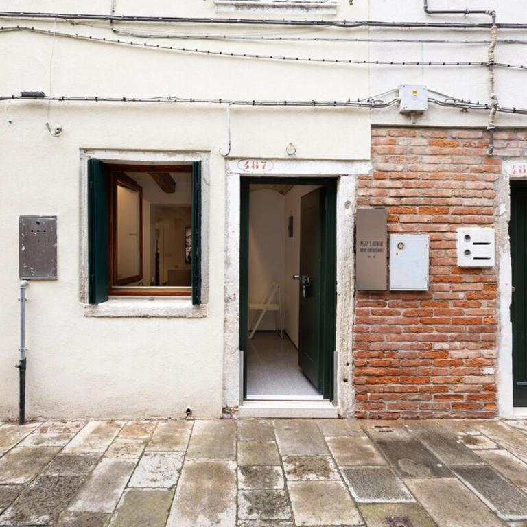 Private Courtyard Peggy Cozy Venice Apartment - One-Bedroom Apartment - 22