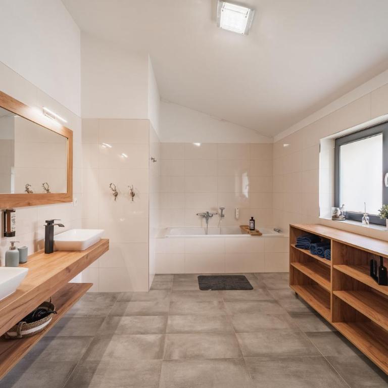 Chalet Bergherzerl im Chiemgau mit Sommerpool, Whirlpool, Sauna und eingezäuntem Garten - Chalet mit 3 Schlafzimmern - 7
