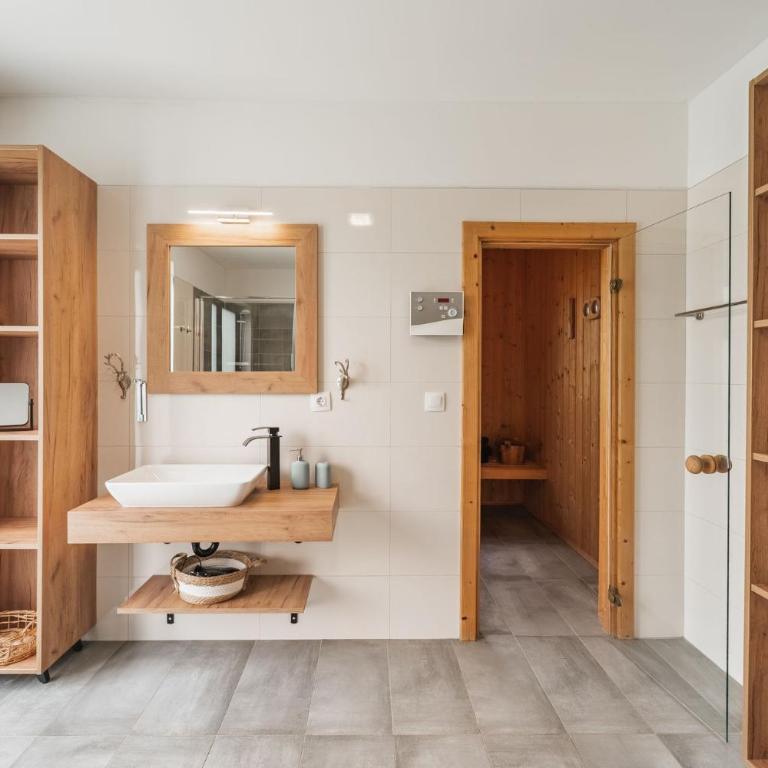 Chalet Bergherzerl im Chiemgau mit Sommerpool, Whirlpool, Sauna und eingezäuntem Garten - Chalet mit 3 Schlafzimmern - 14