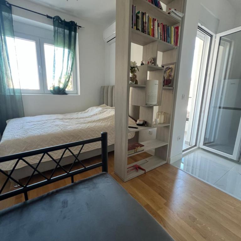 SunnyBar - One-Bedroom Apartment - 6