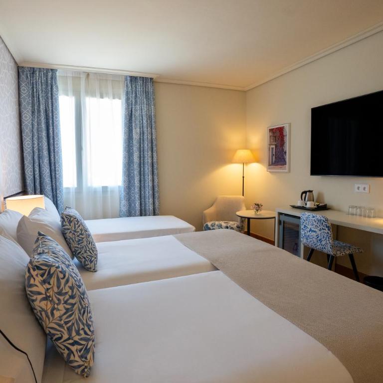 Hesperia Córdoba - Habitación Superior con cama supletoria - 8