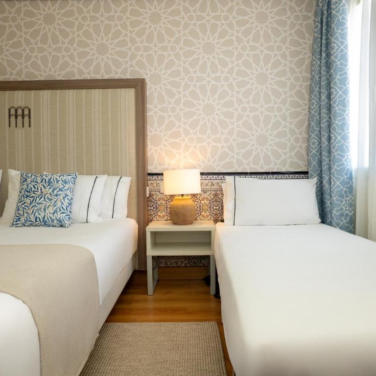 Hesperia Córdoba - Habitación Superior con cama supletoria - 10