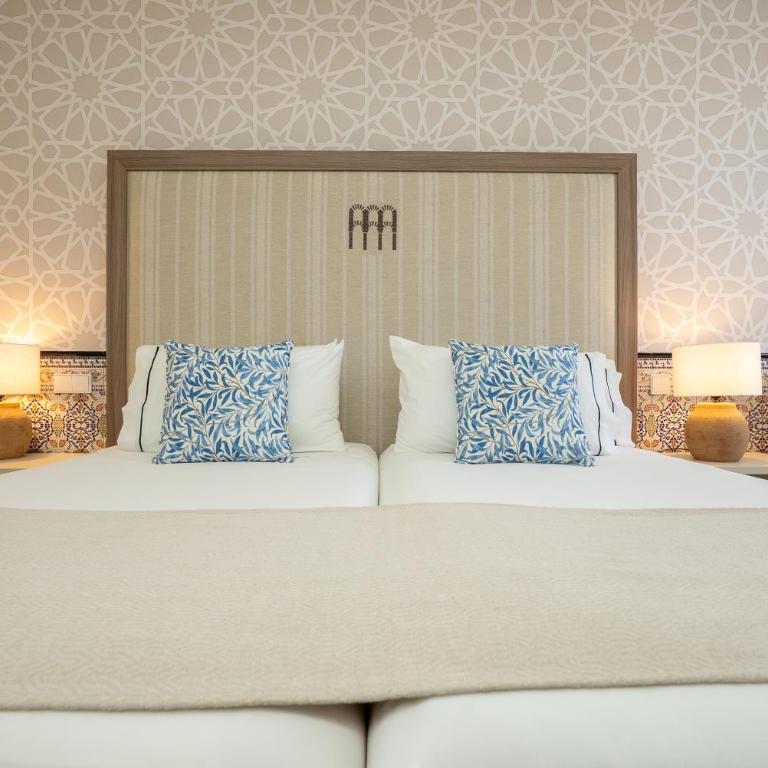 Hesperia Córdoba - Habitación Superior con cama supletoria - 9