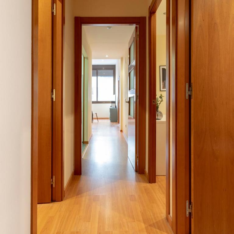 Radiant Vista Apartment Eixample - Three-Bedroom Apartment - 12