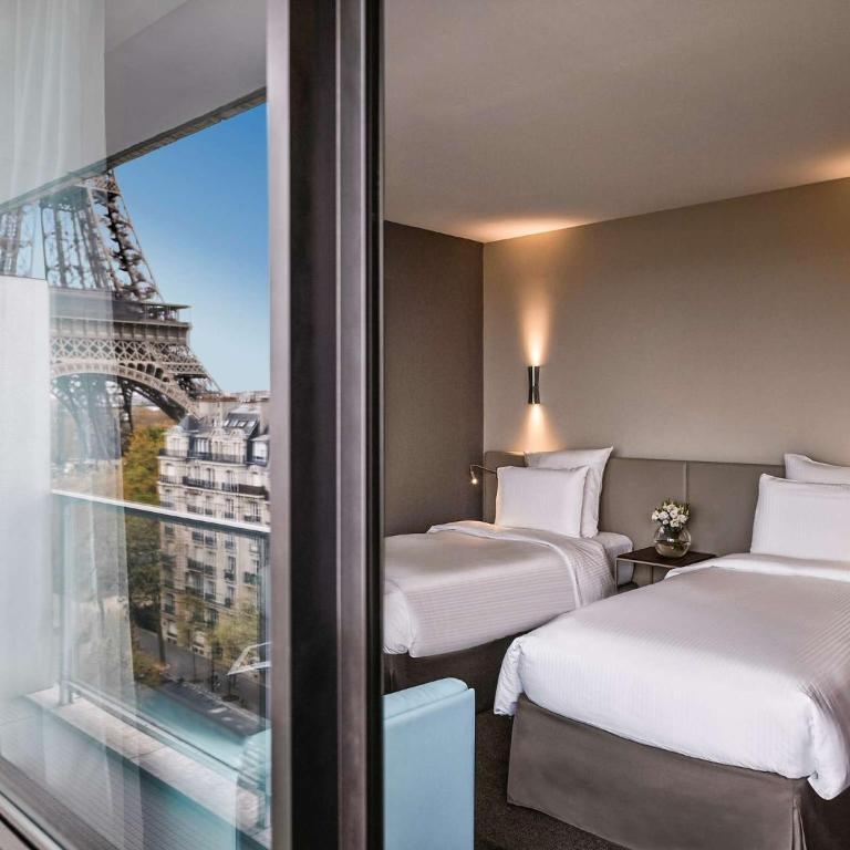 Pullman Paris Tour Eiffel - Chambre Lits Jumeaux Deluxe avec Canapé et Balcon - Vue sur Tour Eiffel - 1
