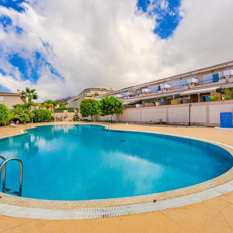 Modern apartment with large terrasse, bbq, fast wifi, 2 pools - Apartamento con terraza - 1