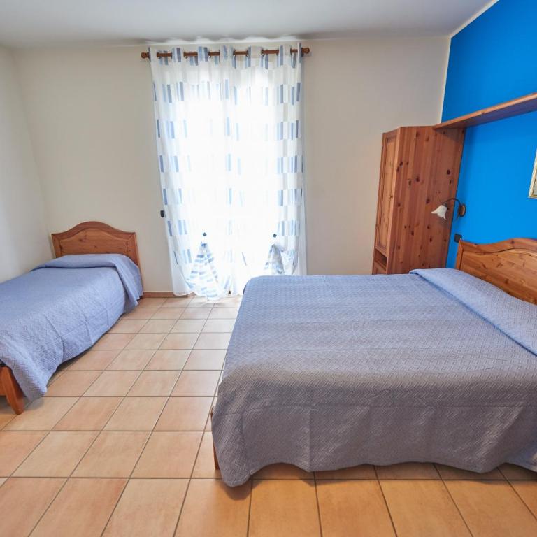 Agriturismo La Panoramica - Triple Room with Terrace - 2