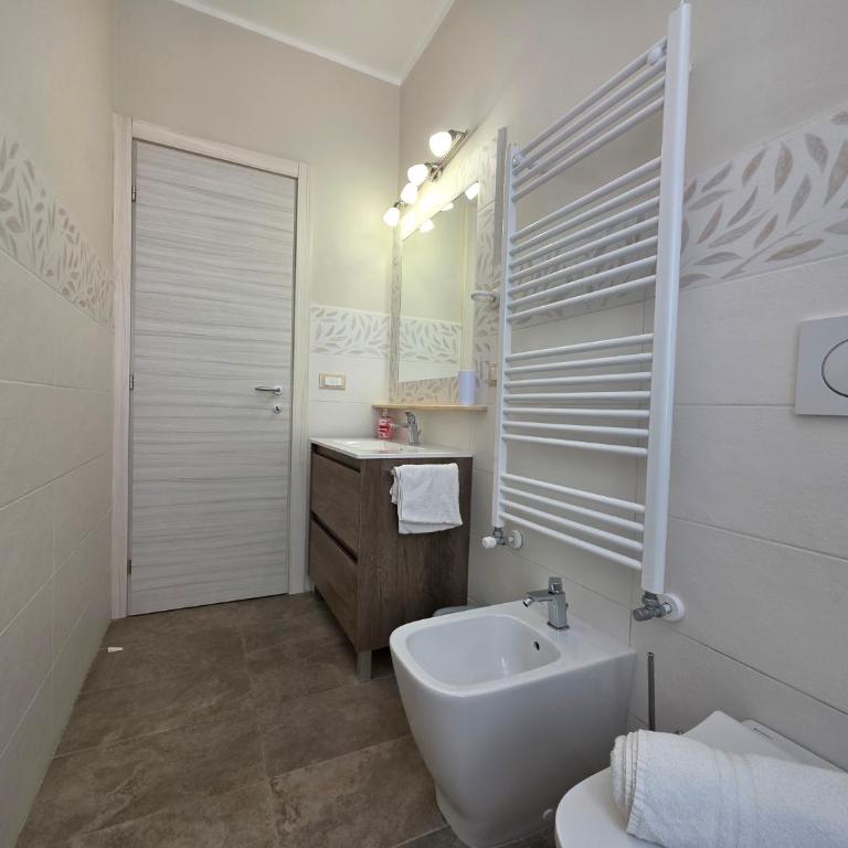 200m from Beach, New Central Apt, AC, WiFi - Appartamento con 2 Camere da Letto e Balcone - 16