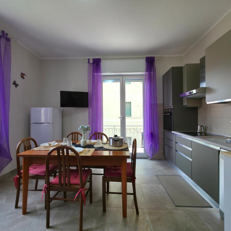 200m from Beach, New Central Apt, AC, WiFi - Appartamento con 2 Camere da Letto e Balcone - 6