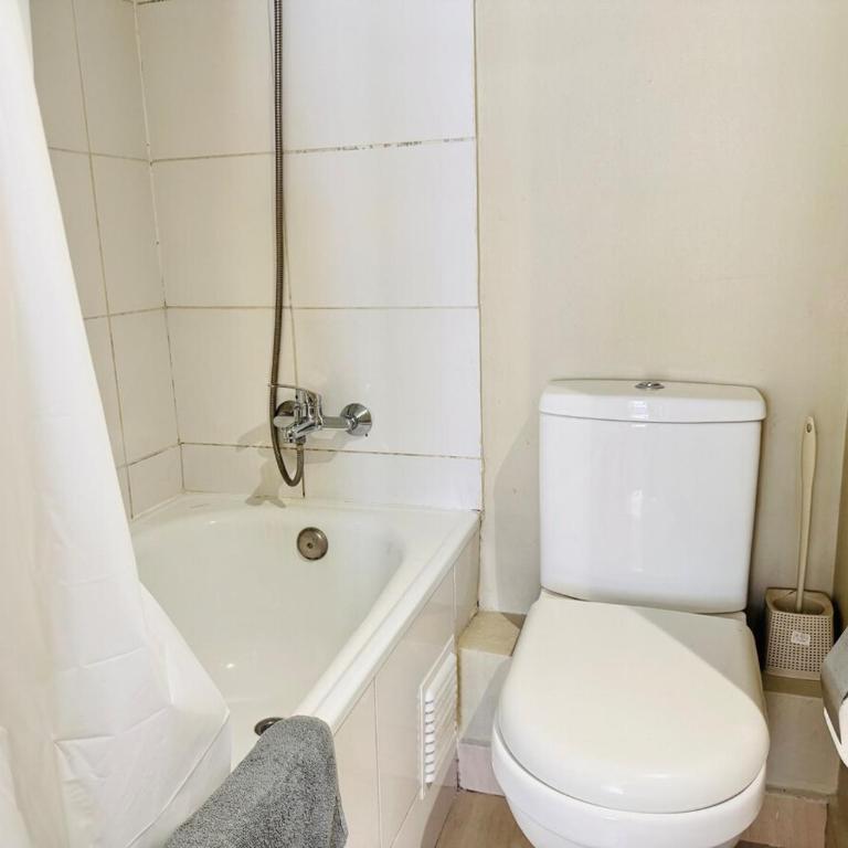 Estancia para 3 cerca de Metro - Two-Bedroom Apartment - 12