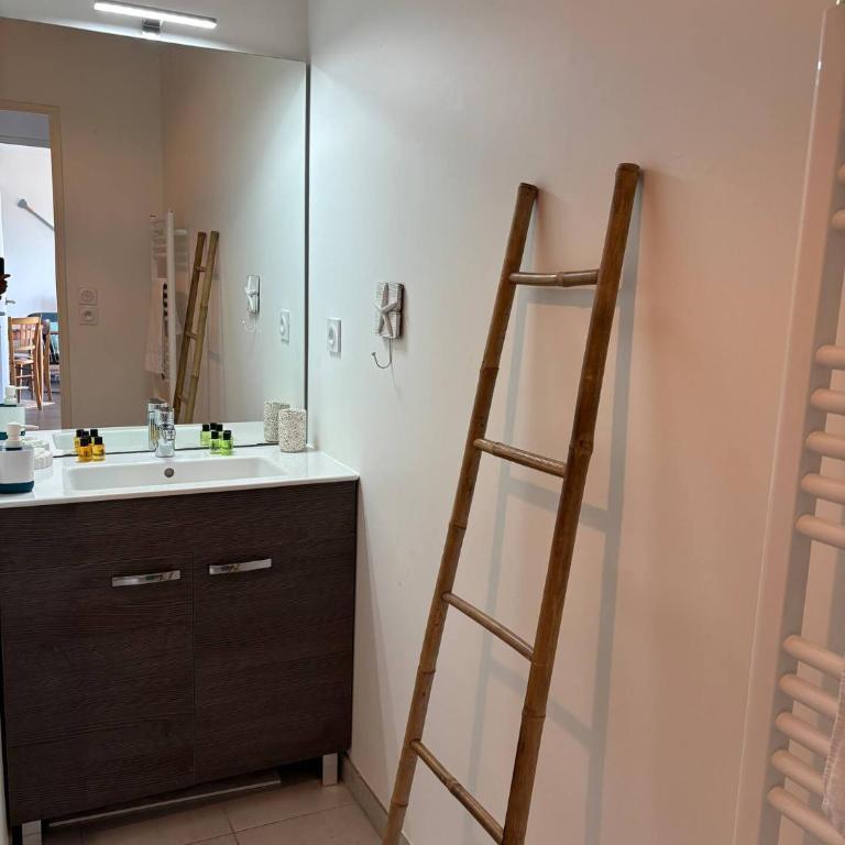Les Cavaliers - One-Bedroom Apartment - 11