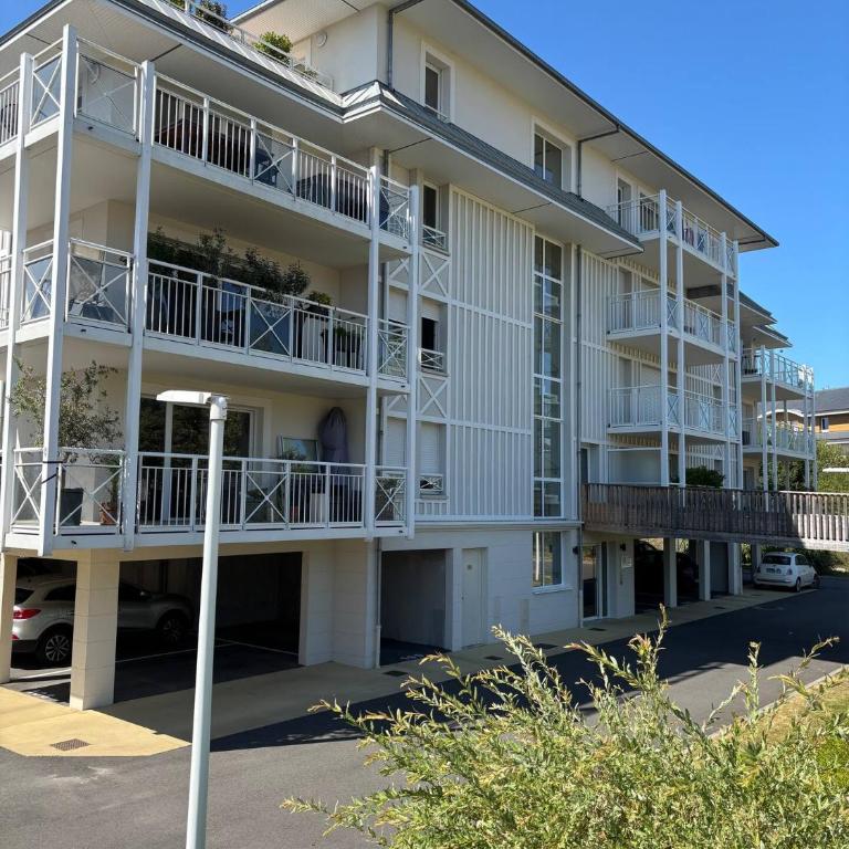 Les Cavaliers - One-Bedroom Apartment - 14