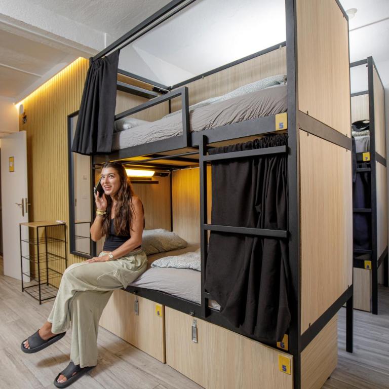 Onefam Paralelo - Bed in 8-Bed Mixed Dormitory Room - 12