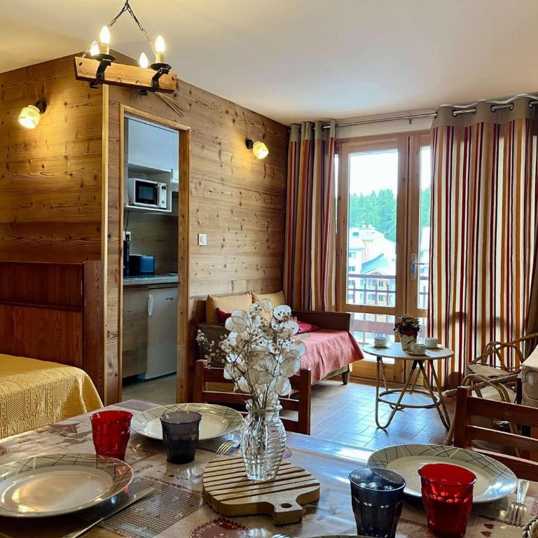 Studio confortable à Vars, 4 couchages, à 100m des pistes, proche commerces, parfait pour vacances - FR-1-330B-195 - Appartamento - 1