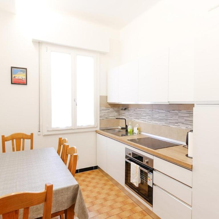 Large Apartment with Balcony - 2 Bedrooms - Appartamento con 2 Camere da Letto - 12